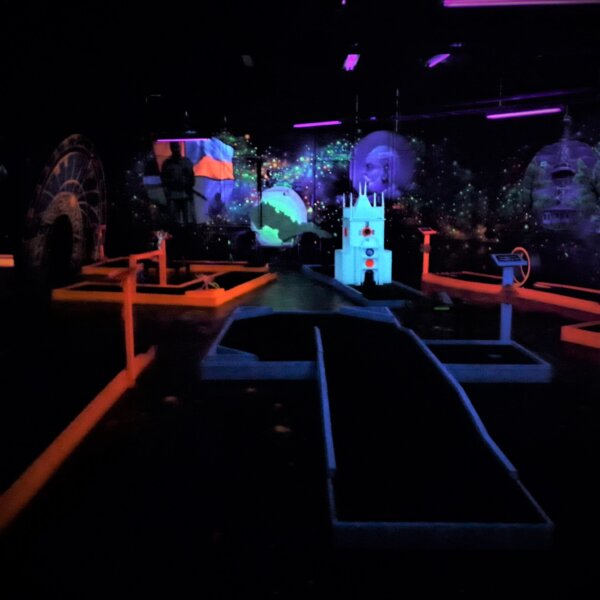 Mini Glow Golf - Image 2